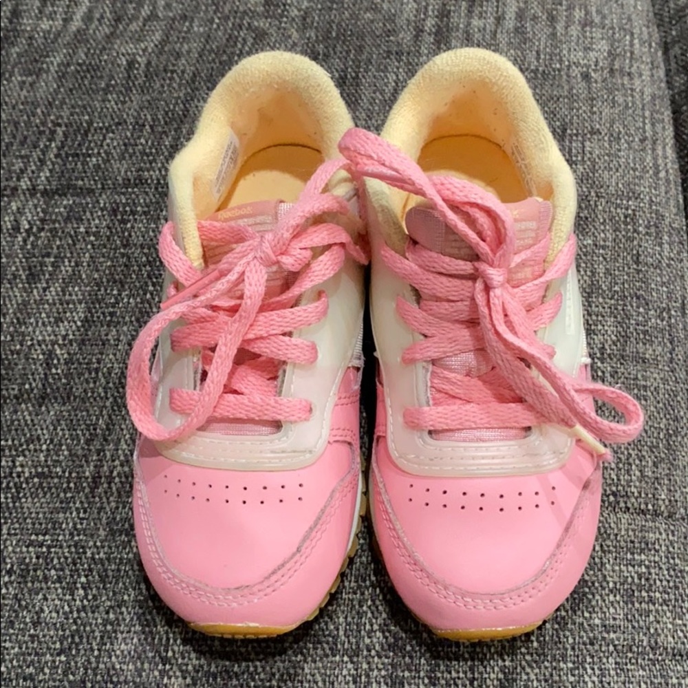 Toddler girl tennis shoe